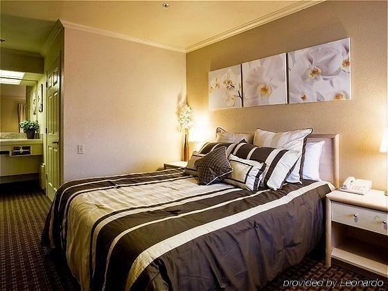 Bridgepoint Inn Daly City Room photo